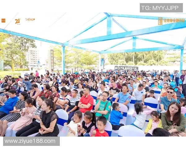 足球巨星云集盛典精彩纷呈 球场传奇齐聚一堂共同演绎经典时刻 足球巨星云集盛典精彩纷呈 球场传奇齐聚一堂共同演绎经典时刻